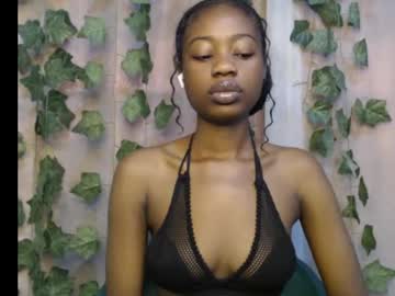 ebony petiteque